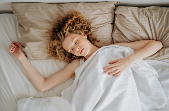 femme dormant paisiblement perdre du poids