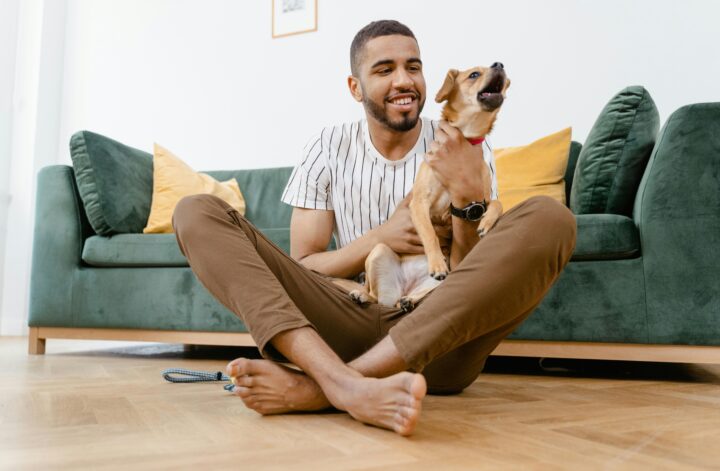 relaxation homme et son chien